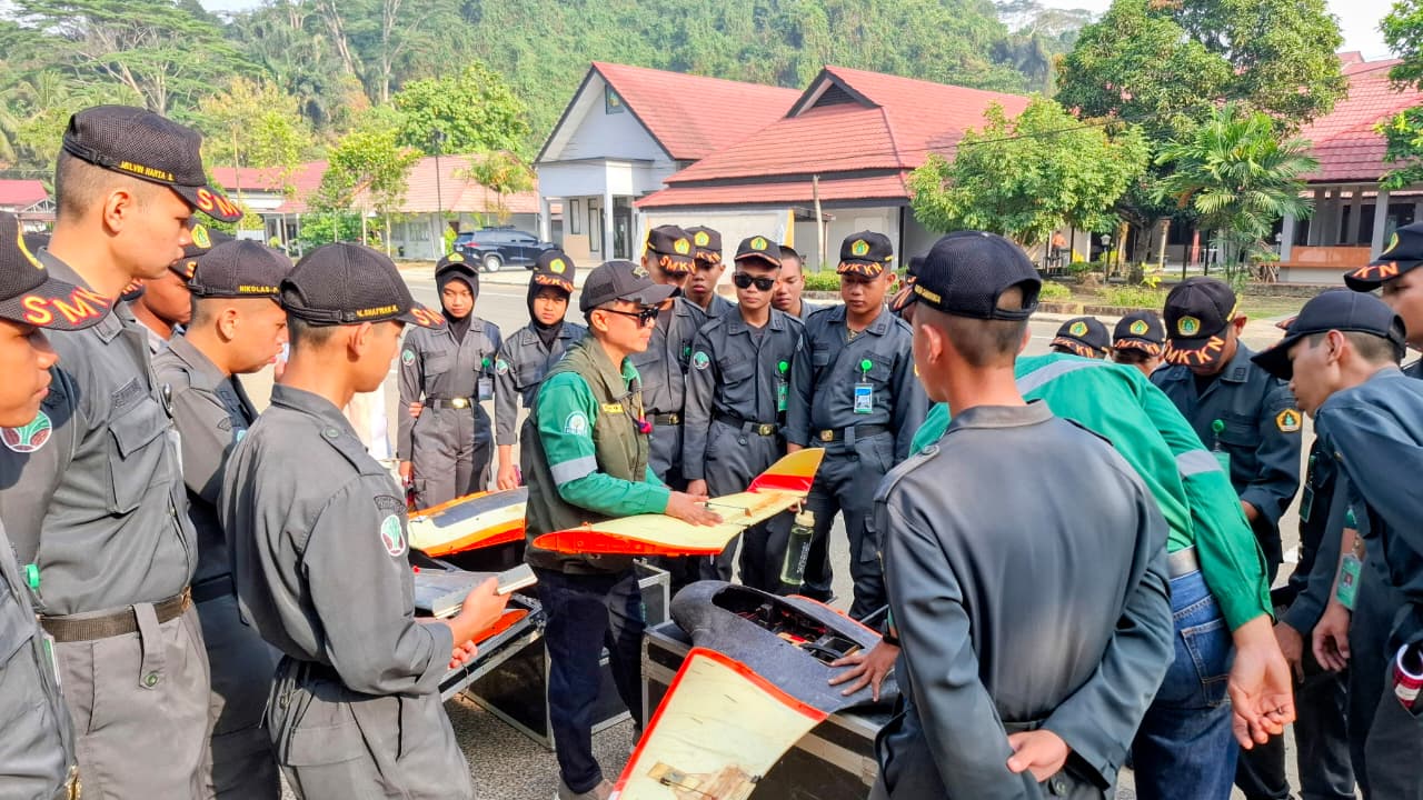 PT IHM dengan kelas Industri SMKKN Samarinda